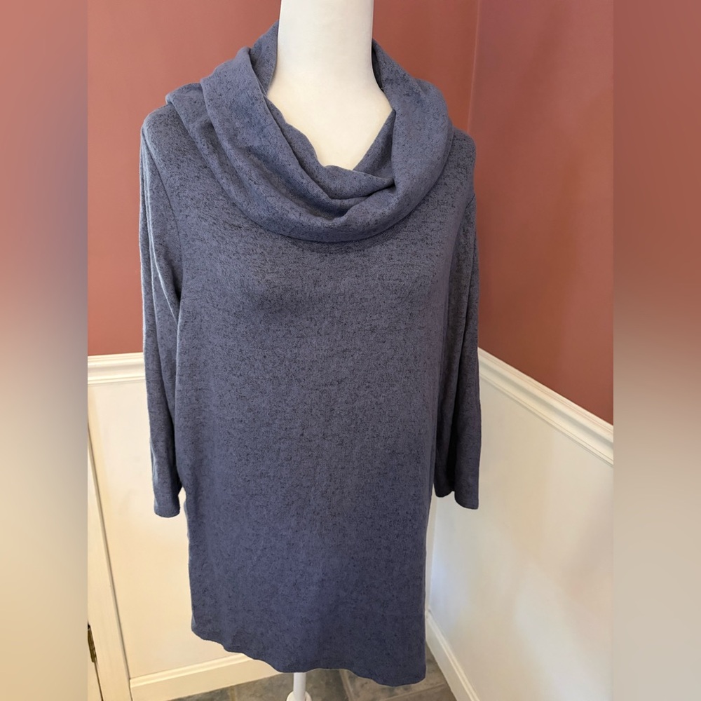 NWT Cupio Woman Pullover Tunic w/Side Button Accents